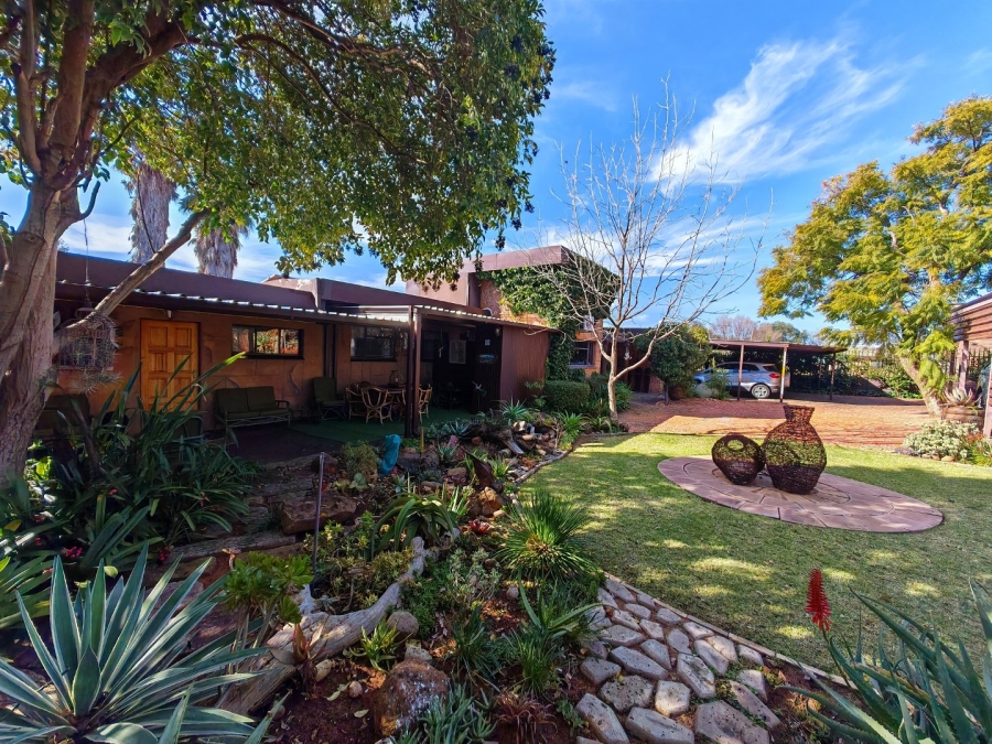 6 Bedroom Property for Sale in Dan Pienaar Free State